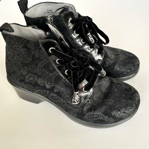 Alegria Flocked Black Suede Ankle Boots. Velvet laces. Like new. Size 5.